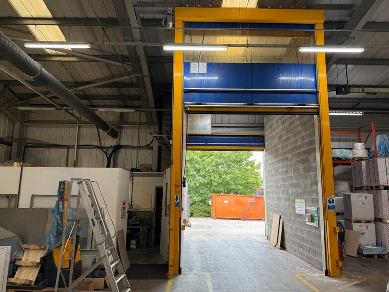 Ings Av, Rochdale for lease - Interior Photo - Image 3 of 19