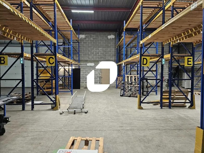 186-188 Allée Des Erables, Villepinte for lease - Interior Photo - Image 2 of 8