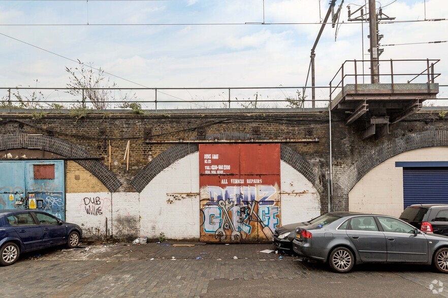 Arnold Rd, London à louer - Photo du bâtiment - Image 2 de 2