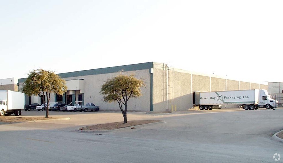 700-710 107th St, Arlington, TX for lease - Building Photo - Image 2 of 4