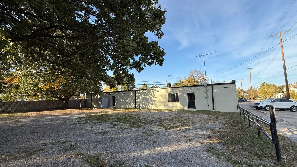 1001 W Broadway St, Muskogee, OK à vendre - Photo du bâtiment - Image 3 de 43