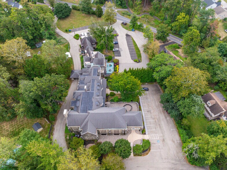 190 Camp Hill Rd, Fort Washington, PA à vendre - Photo du bâtiment - Image 2 de 51