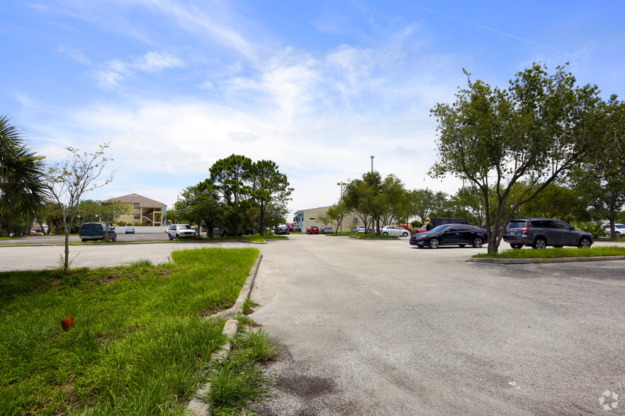 565 Causeway Blvd., Dunedin, FL à vendre - Photo principale - Image 1 de 1