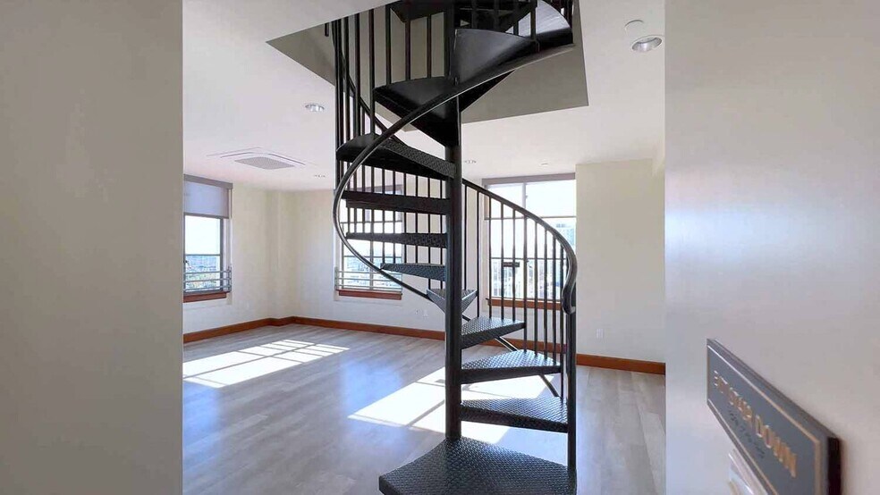 110 W Ocean Blvd, Long Beach, CA à louer - Photo du bâtiment - Image 3 de 19