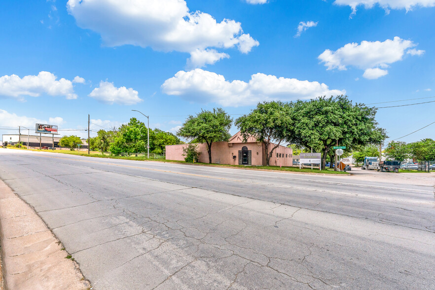 1015 Riverside Dr, Fort Worth, TX à vendre - Photo du bâtiment - Image 1 de 1