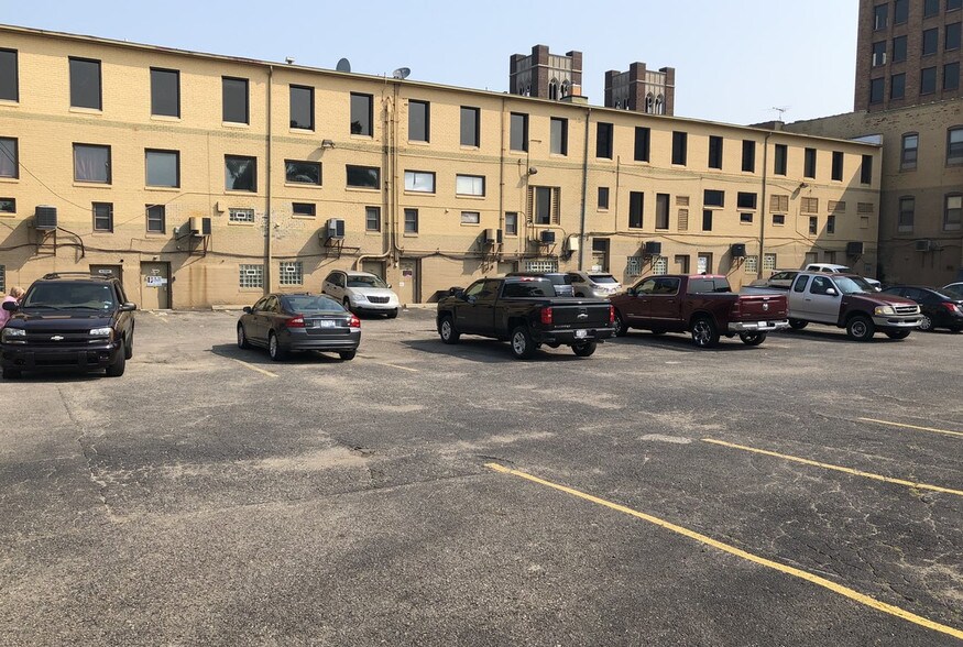 47-63 W Huron St, Pontiac, MI à louer - Photo du bâtiment - Image 2 de 4