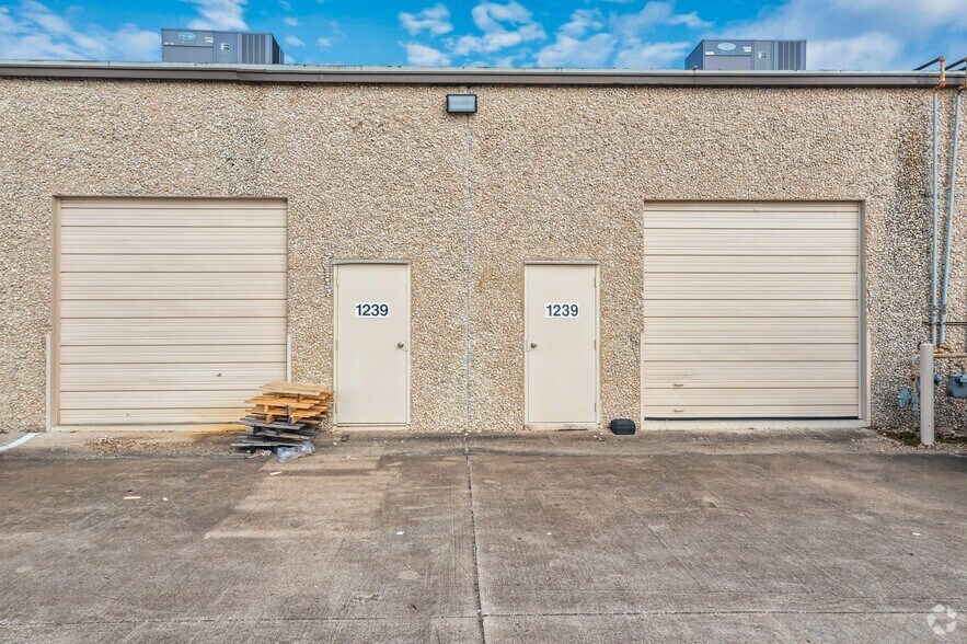 1207-1241 N Glenville Dr, Richardson, TX à louer - Photo du bâtiment - Image 2 de 5