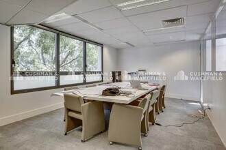 Bureau dans Rueil-Malmaison à vendre Photo intérieure- Image 2 de 4