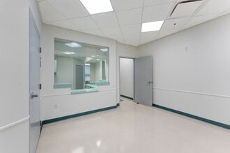 2401 University Pky, Sarasota, FL à louer Photo intérieure- Image 1 de 20