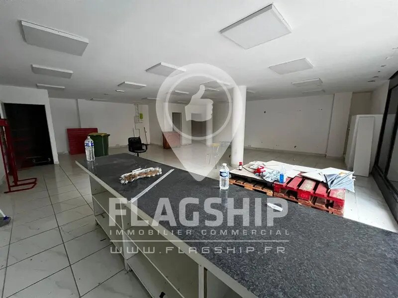 Retail in Bagnolet for sale Interior Photo- Image 1 of 8