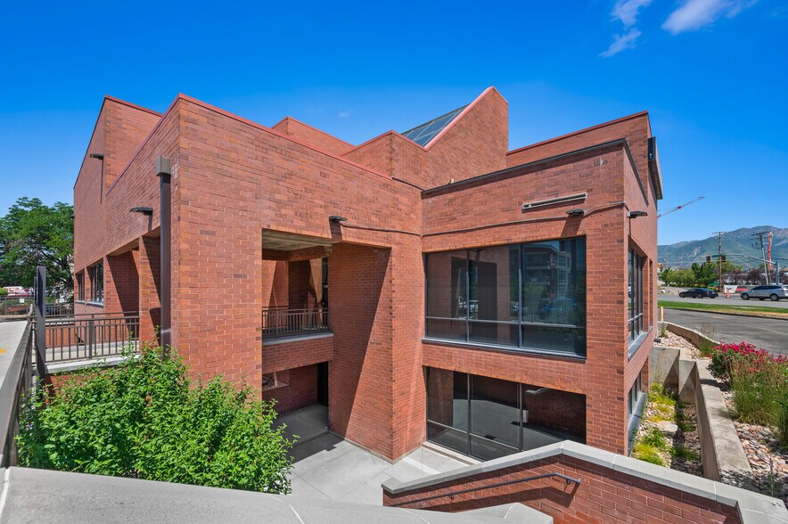 1255 E Brickyard Rd, Salt Lake City, UT à louer - Photo du bâtiment - Image 2 de 25