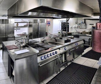 Plus de détails pour Multi-résidentiel à vendre