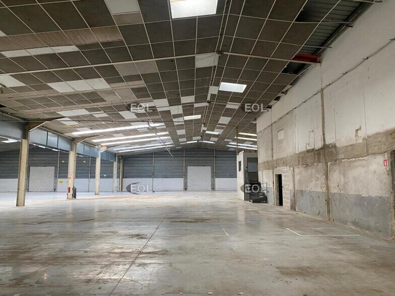 Flex in Neuilly-sur-Marne for lease - Building Photo - Image 2 of 12