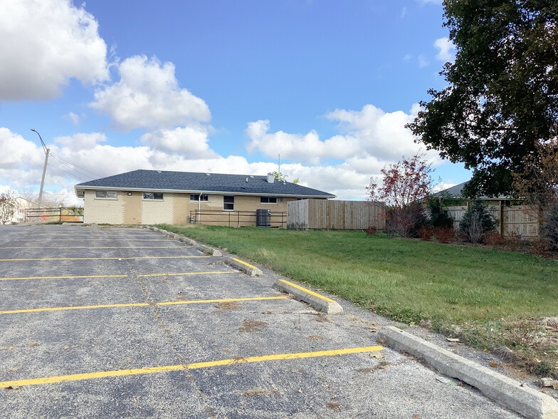 5415 W Grand Ave, Gurnee, IL for lease - Building Photo - Image 2 of 8