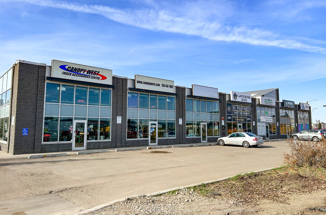 14819 Yellowhead Trail NW, Edmonton, AB for lease Primary Photo- Image 1 of 2