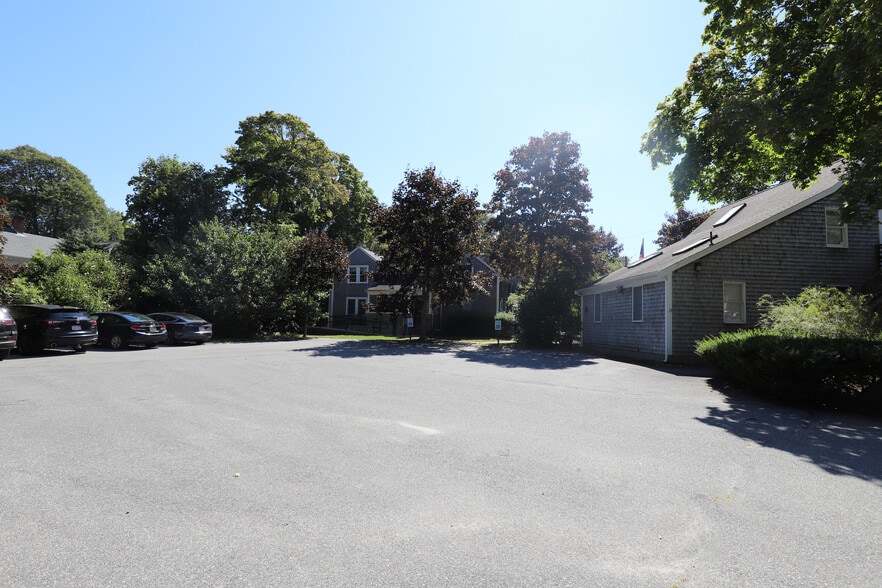 49 Locust St, Falmouth, MA à louer - Photo du bâtiment - Image 3 de 21