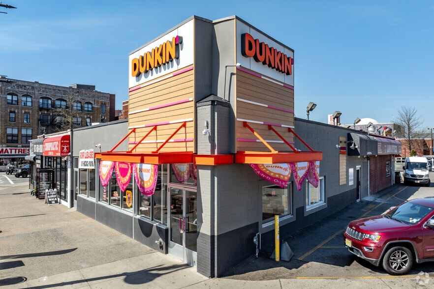 237-251 Market St, Paterson, NJ for lease - Building Photo - Image 1 of 13