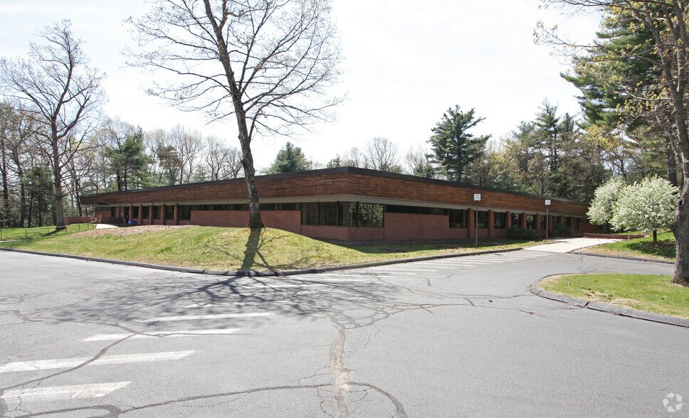38 Security Dr, Avon, CT à louer - Photo principale - Image 1 de 27