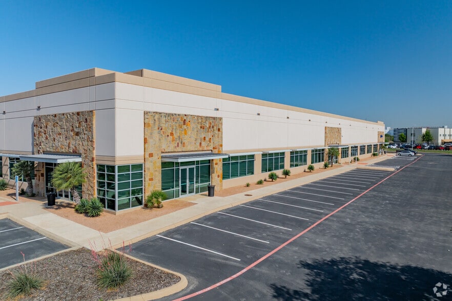 654 Richland Hills Dr, San Antonio, TX for sale - Primary Photo - Image 1 of 31
