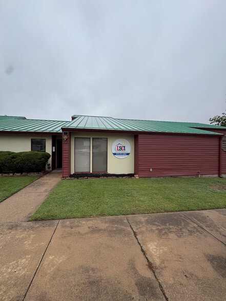 1102-1108 Poplar Pl, Rogers, AR for lease - Building Photo - Image 2 of 9