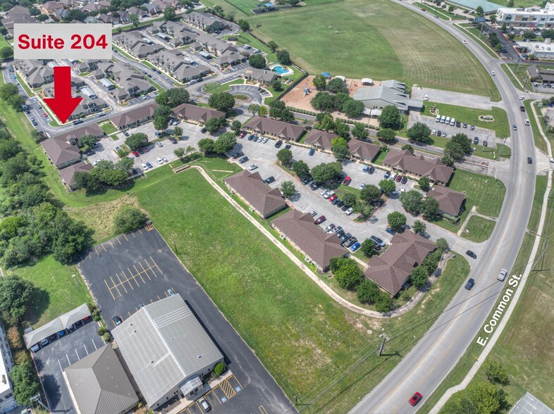 1619 E Common St, New Braunfels, TX for lease - Building Photo - Image 3 of 10