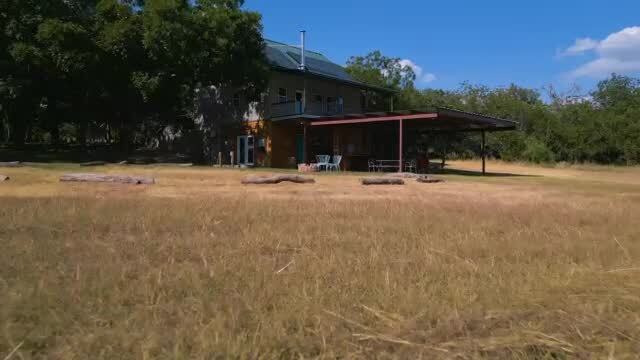 95 Loma Ln, Fredericksburg, TX à vendre - Vidéo sur l’inscription commerciale - Image 2 de 32