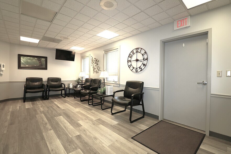 136 N Ridge St, Monroeville, OH à vendre - Photo du bâtiment - Image 2 de 35