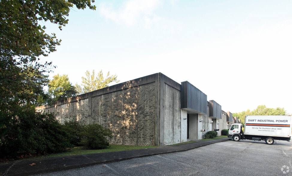 1125 N Corporate Dr, Mobile, AL for lease - Building Photo - Image 2 of 4