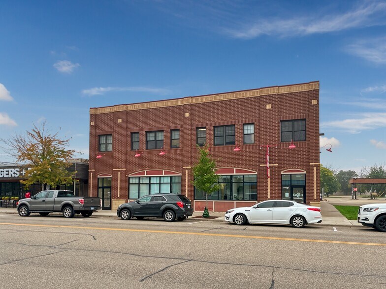 20731 Holyoke Ave, Lakeville, MN à louer - Photo du bâtiment - Image 3 de 9