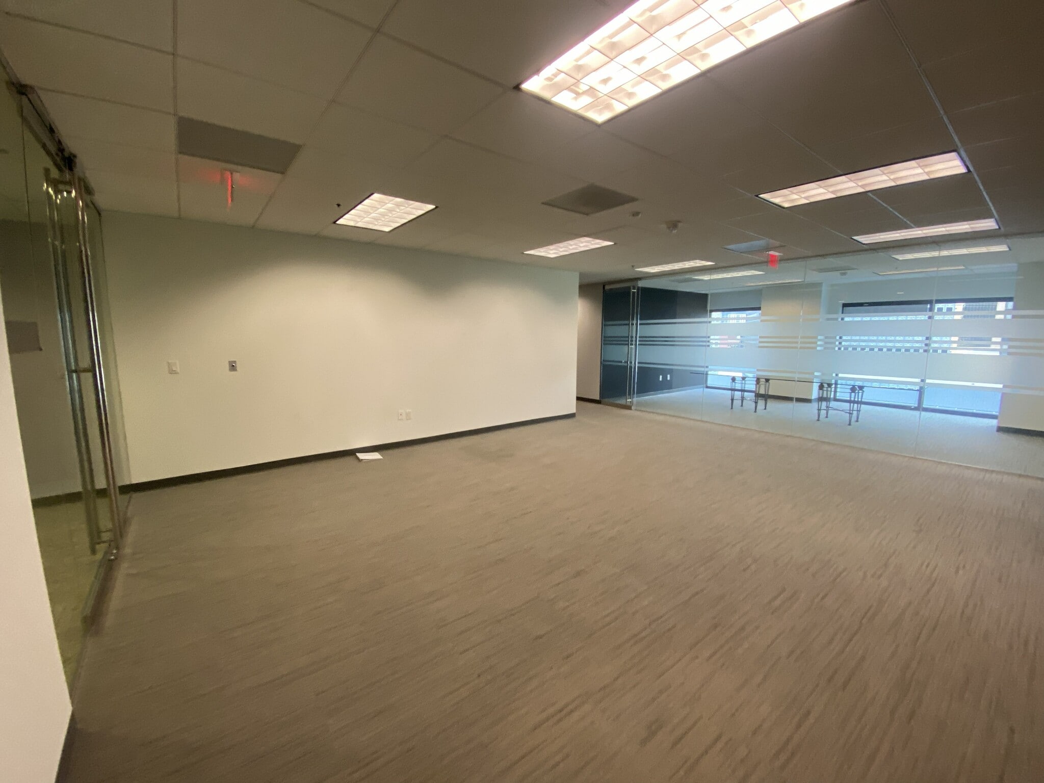 1700 Pacific Ave, Dallas, TX à louer Photo intérieure- Image 1 de 13