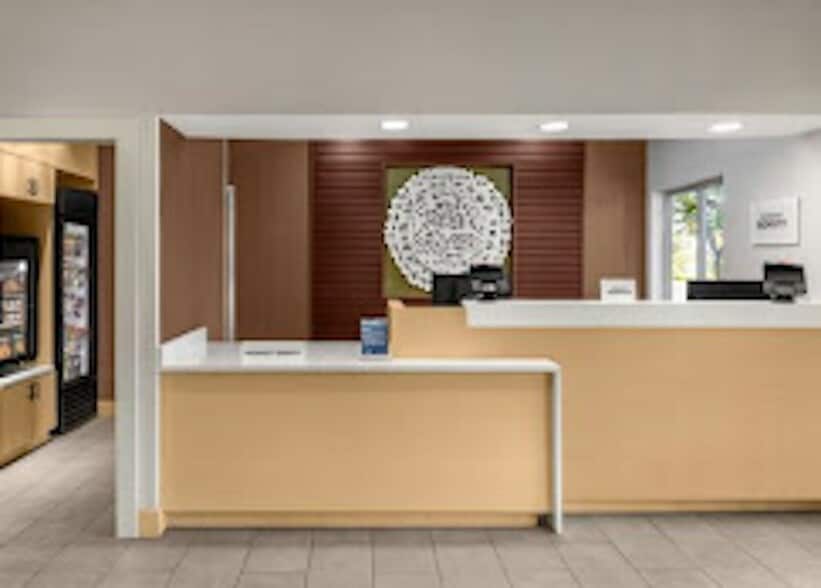 5200 Cardinal Square Blvd, Saginaw, MI for sale - Lobby - Image 2 of 15