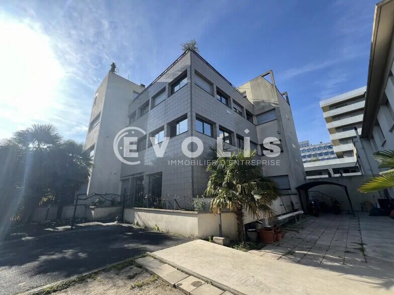 Office in Fontenay-sous-Bois for lease - Building Photo - Image 1 of 10