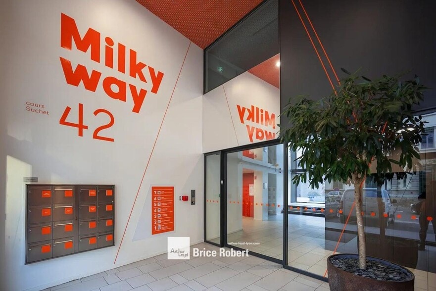44 Cours Suchet, Lyon for lease - Lobby - Image 2 of 3