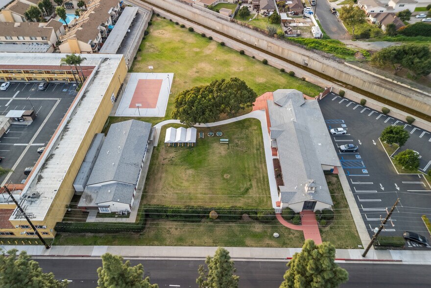 405 S Azusa Ave Development portefeuille de 1 propriétés à vendre sur LoopNet.ca - Photo principale - Image 1 de 15