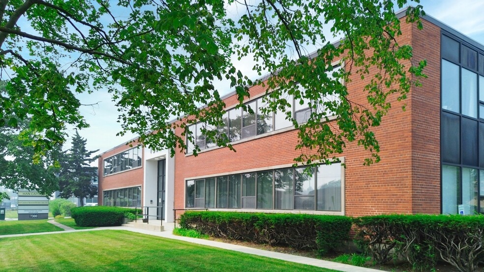 7300 N Cicero Ave, Lincolnwood, IL for sale - Building Photo - Image 2 of 62