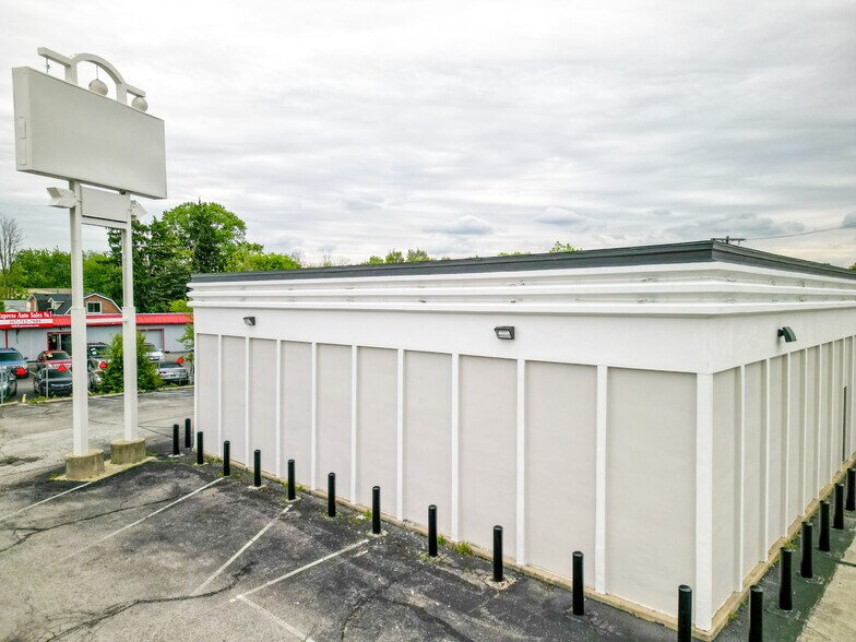 8501 E Pendleton Pike, Indianapolis, IN à vendre - Photo du bâtiment - Image 3 de 7