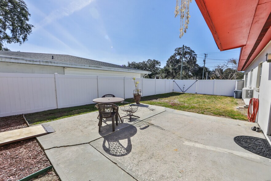 101 Emily Ln, Brandon, FL à louer - Photo du bâtiment - Image 3 de 26