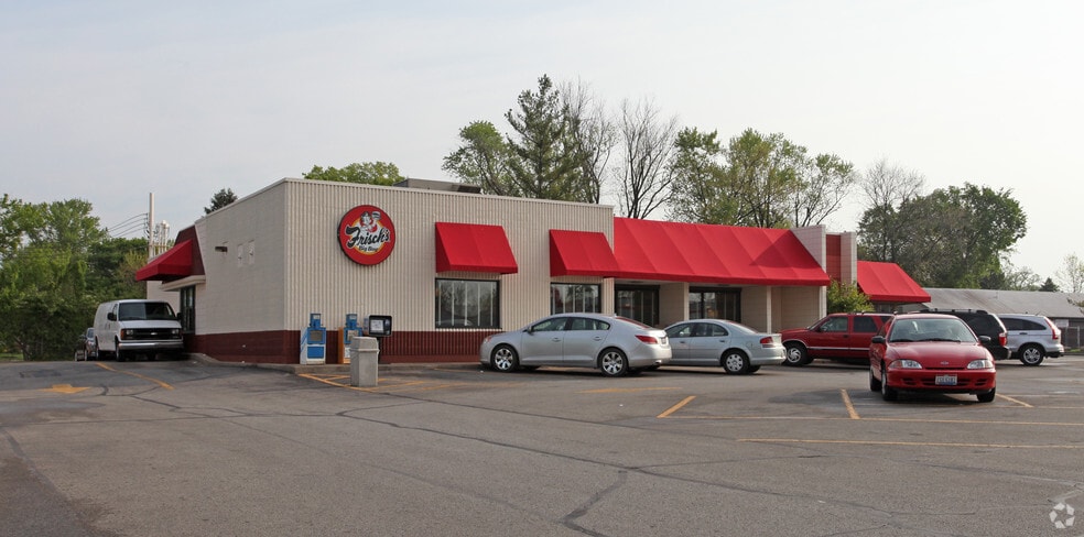 7706 Beechmont Ave, Cincinnati, OH for lease - Building Photo - Image 2 of 3