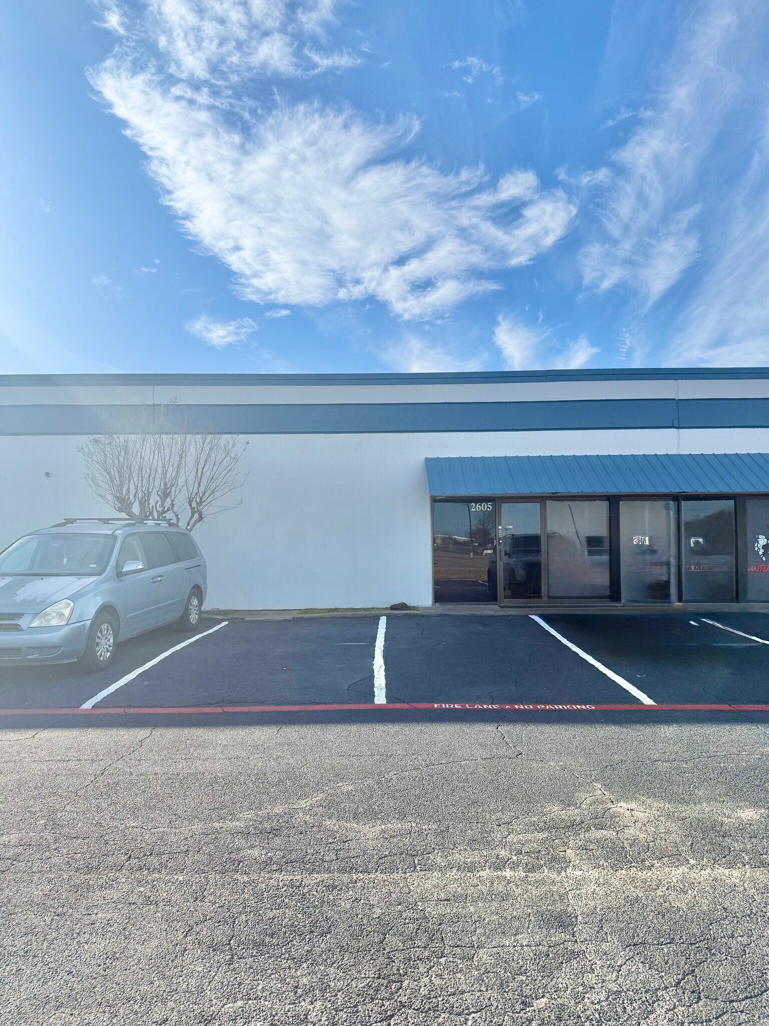 2601-2621 Aero Dr, Grand Prairie, TX à louer Photo du bâtiment- Image 1 de 8