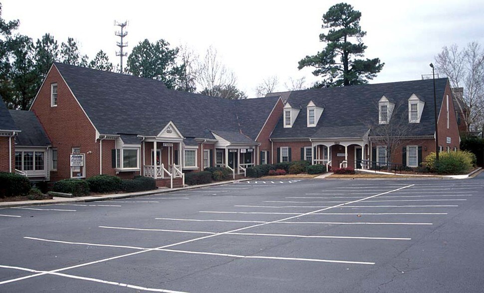 1705 Mount Vernon Rd, Dunwoody, GA à louer - Photo du bâtiment - Image 2 de 17
