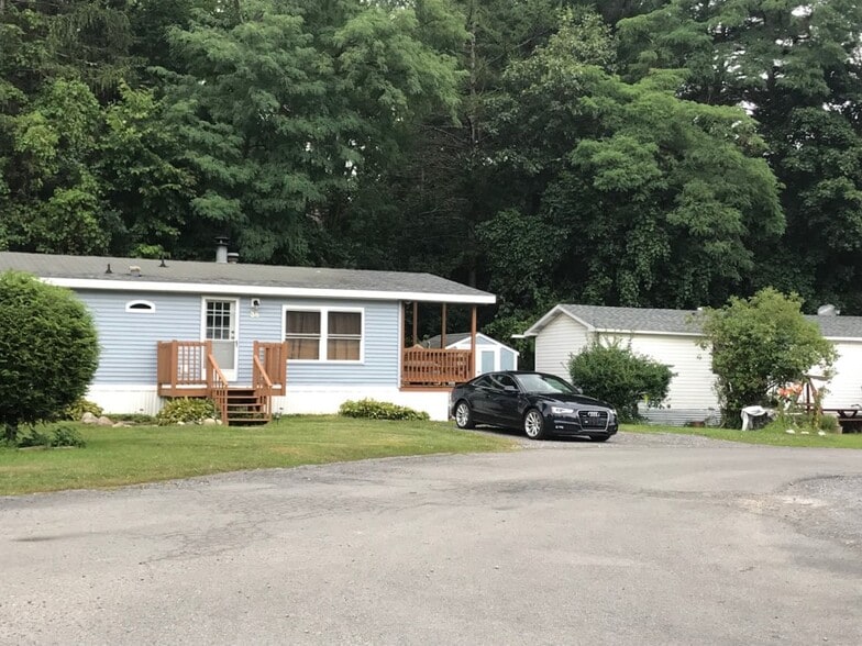 413 Saratoga Rd, Schenectady, NY à vendre - Photo du bâtiment - Image 2 de 9