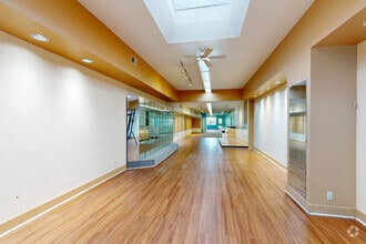2182 W 41st Av, Vancouver, BC à louer Numérisation 3D de Matterport- Image 1 de 12