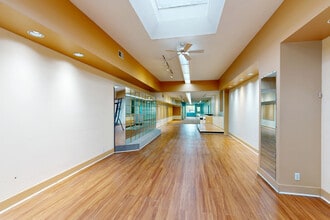 2182 W 41st Av, Vancouver, BC à louer Numérisation 3D de Matterport- Image 1 de 12