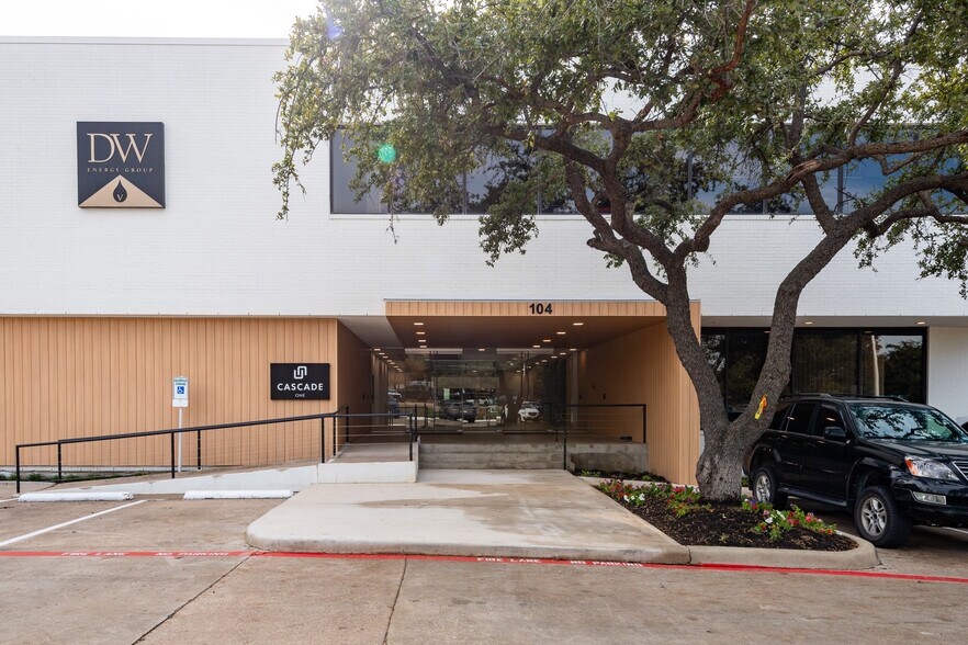 104 Decker Ct, Irving, TX à louer - Photo du bâtiment - Image 1 de 103