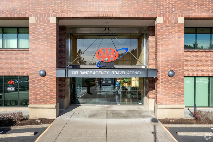 10365 SE Sunnyside Rd, Clackamas, OR à louer - Photo du bâtiment - Image 3 de 4