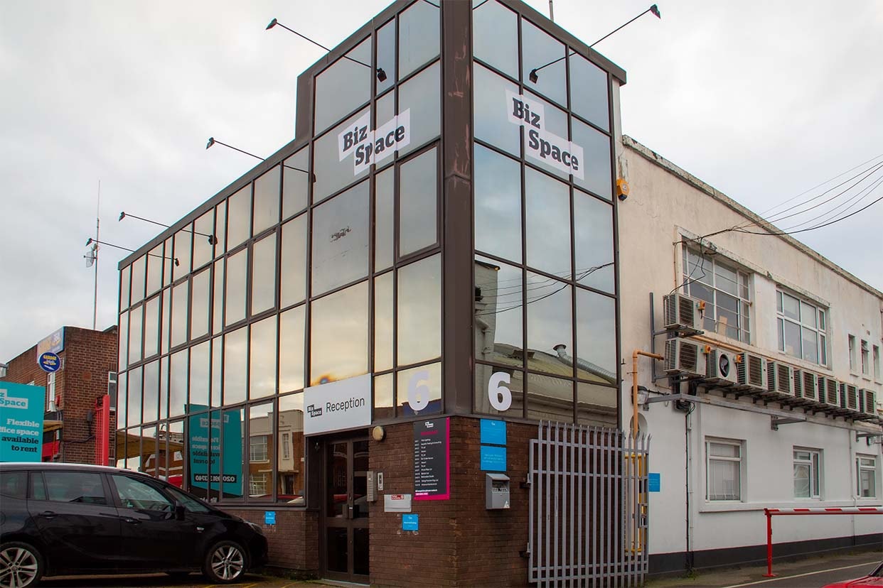 4-6 Wadsworth Rd, Greenford for lease Primary Photo- Image 1 of 7