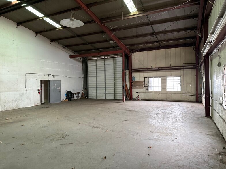 5003 W Clearwater Ave, Kennewick, WA à louer - Photo du bâtiment - Image 2 de 4