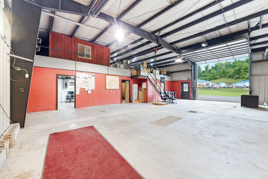 351 Industrial Park Rd, Jane Lew, WV à louer - Photo du bâtiment - Image 3 de 10