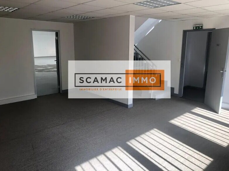 Office in SAINT-OUEN-L'AUMONE for lease - Interior Photo - Image 2 of 13