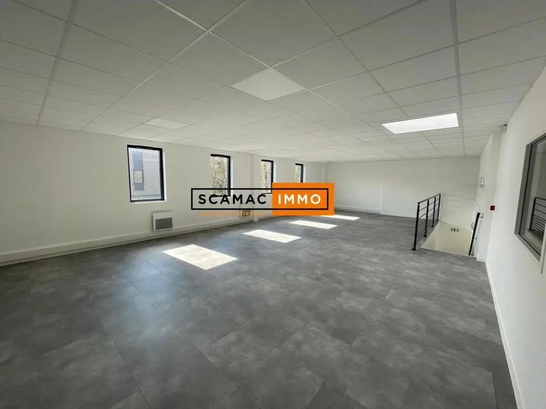 Bureau dans Aubergenville à louer Photo intérieure- Image 1 de 5